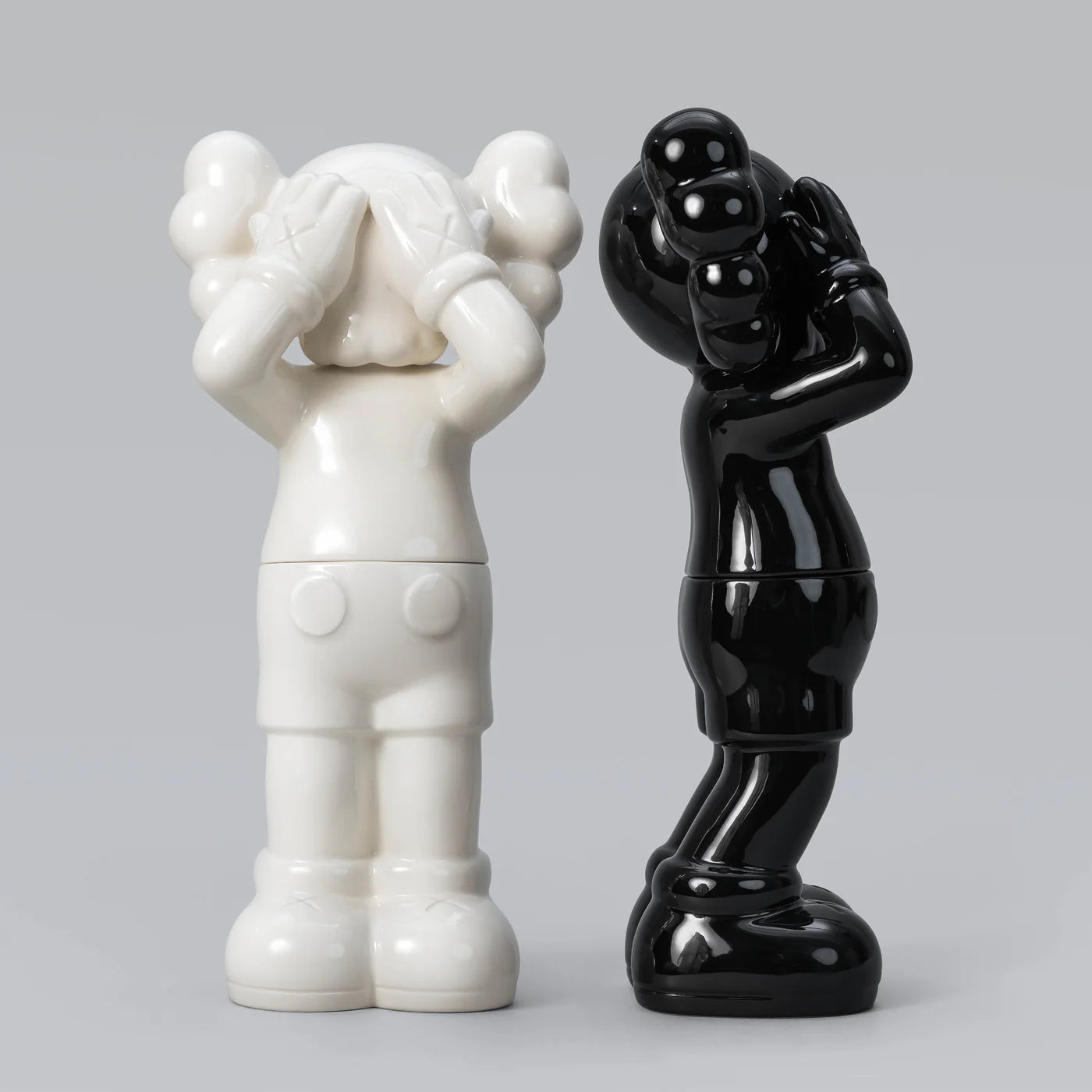 Kaws | HOLIDAY UK - Containers (Limited 1000 Sets)(set of 2)
