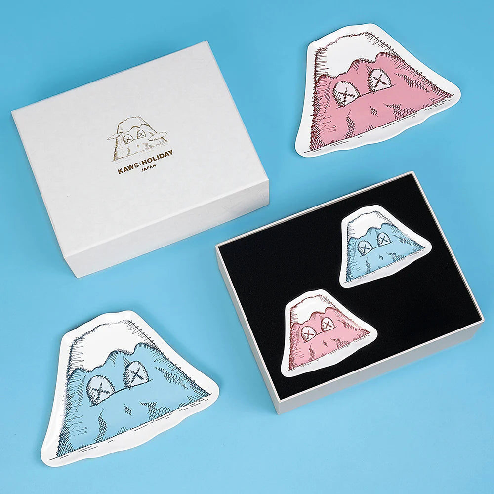 Kaws | HOLIDAY JAPAN Mount Fuji Ceramic Plate Set (Set of 4)-2